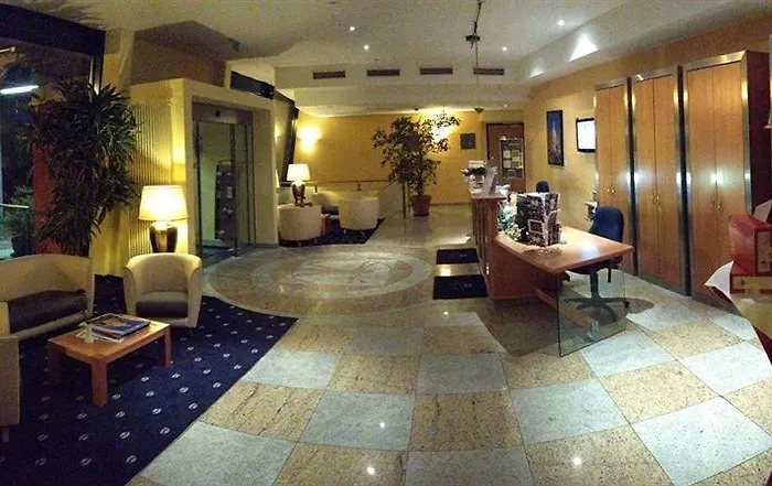 - South, An Ihg Ξενοδοχείο