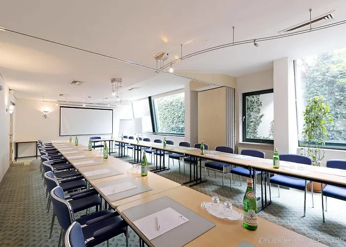 - South, An Ihg Ξενοδοχείο 4*