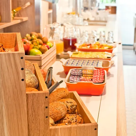 - South, An Ihg Hotel 4*