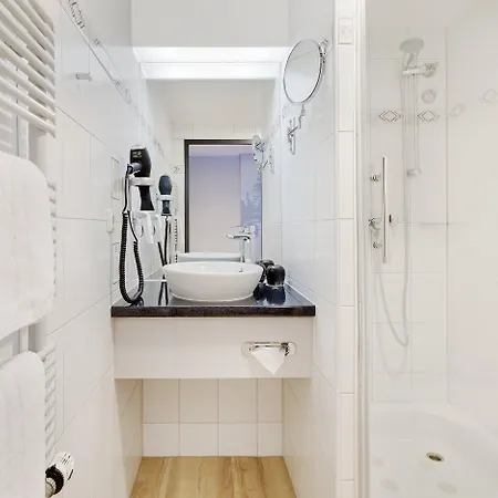 - South, An Ihg Hotel