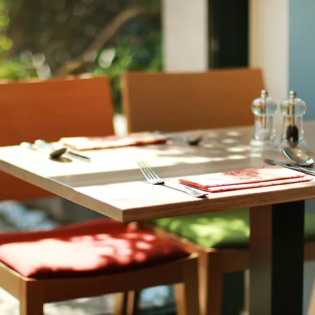 - South, An Ihg Отель 4*
