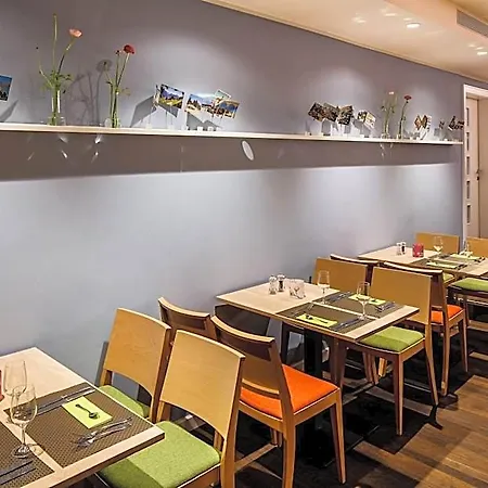 - South, An Ihg Hotel