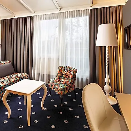 - South, An Ihg Hotel