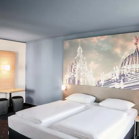- South, An Ihg Hotel 4*
