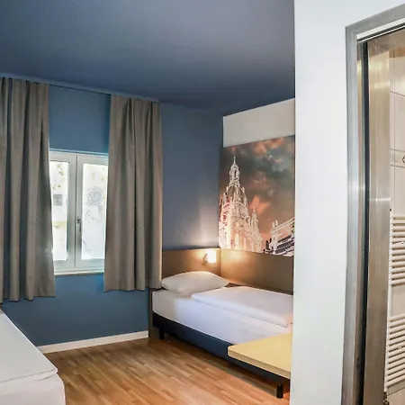 - South, An Ihg Hotel