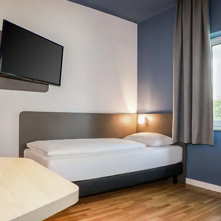 - South, An Ihg Hotel 4*
