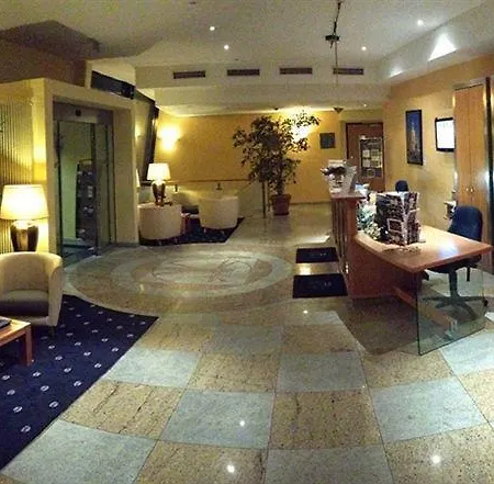 - South, An Ihg Отель