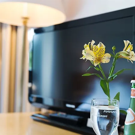 - South, An Ihg Отель
