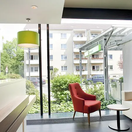 - South, An Ihg Hotel 4*