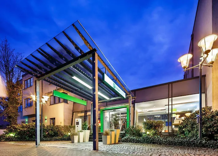 - South, An Ihg מלון