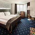 - South, An Ihg Hotel