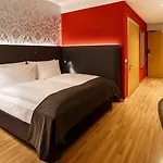 - South, An Ihg Hotel