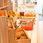 - South, An Ihg Hotel 4*