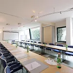 - South, An Ihg Hotel 4*